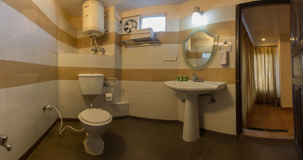 Bathroom 3, Hotel Himalaya, Nainital