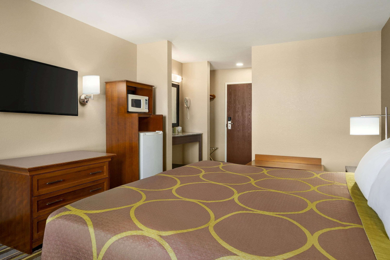 Bedroom 3, Super 8 by Wyndham Liberal KS, Seward