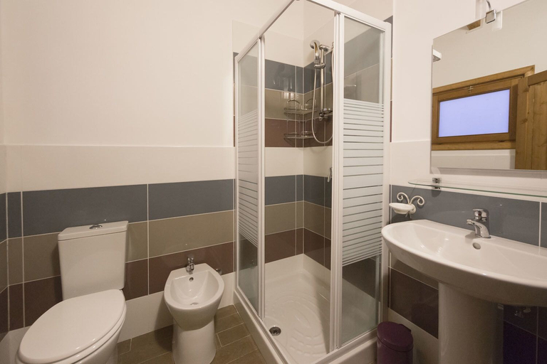Bathroom 3, Casale Graffetta, Ragusa