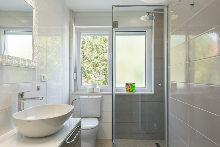 Bathroom 3, Lux Private Guest Suite Superb Location, Split