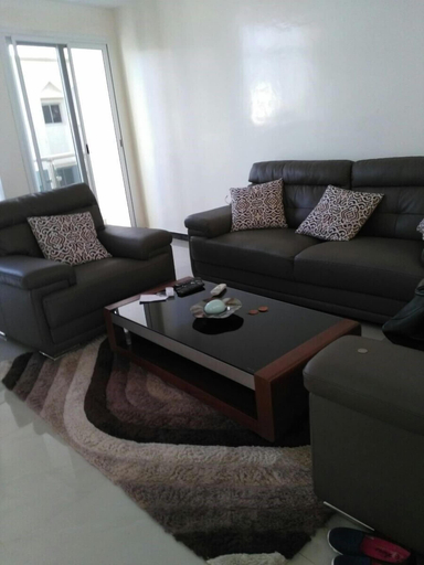 Others 5, Eden Residence, Dakar