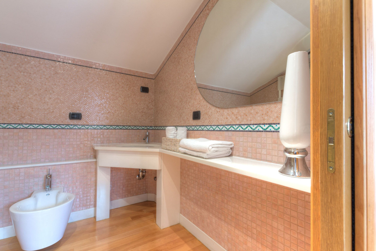 Bathroom 5, Domus, Ravenna
