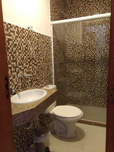 Bathroom 4, Itacuruçá Inn, Mangaratiba