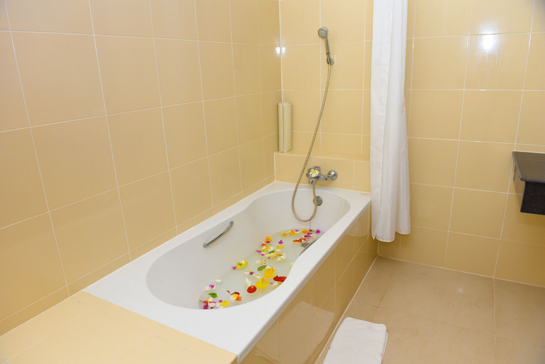 Bathroom 3, Pursat Riverside Hotel and Spa, Sampov Meas