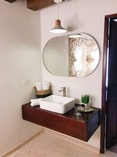 Bathroom 5, Soy Local Insignia, Cartagena de Indias