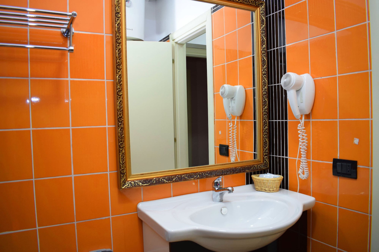 Bathroom 3, Royal Vila Hotel, Tiranës