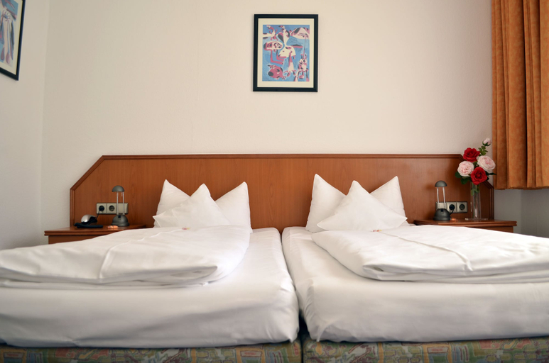 Bedroom 4, Hotel Astoria, Karlsruhe