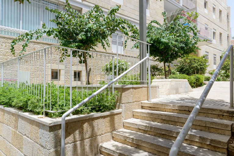 Exterior & Views 2, Design & Veranda next to Mahane Yehuda Market by FeelHome