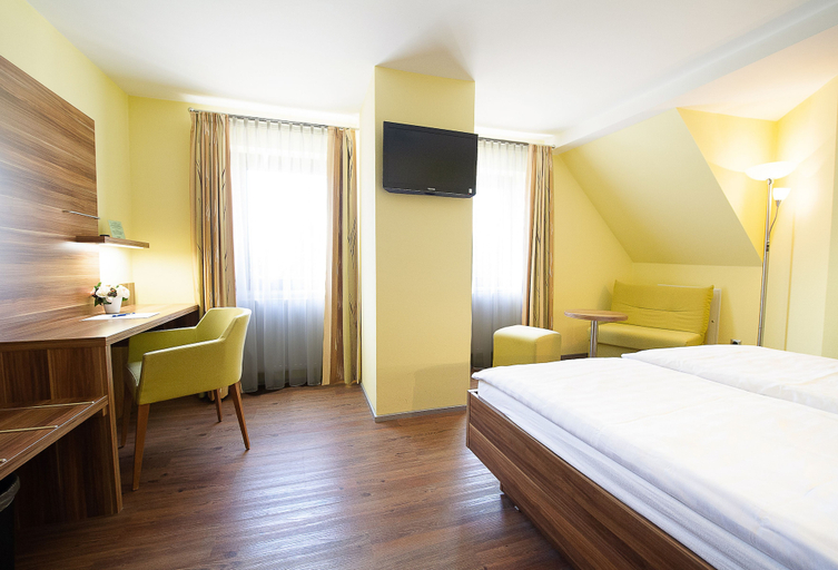 Bedroom 4, Hotel Meyer, Hildesheim