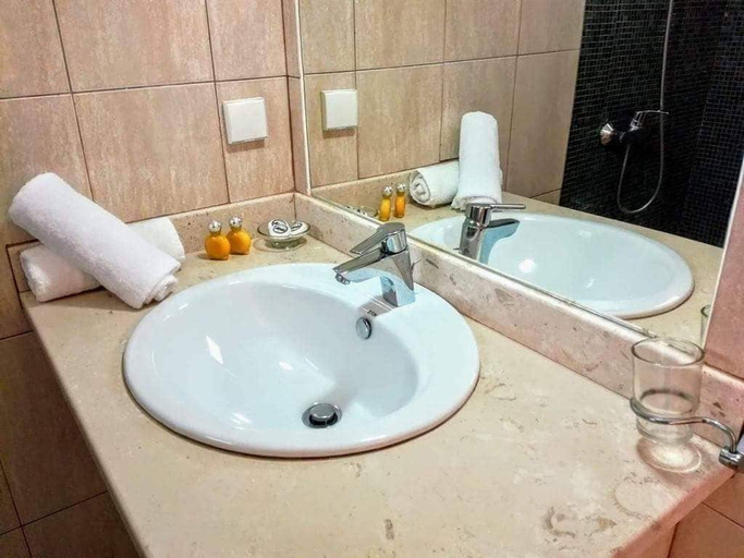Bathroom, The Lighthouse, Vlorës