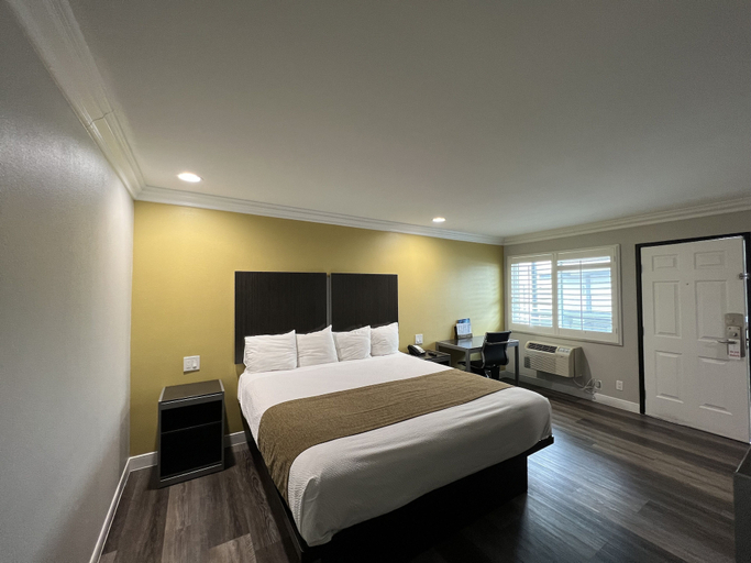 Bedroom 3, Deluxe Inn Hawthorne, Los Angeles
