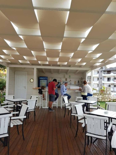 Food & Drinks, Villa August Ksamil, Sarandës