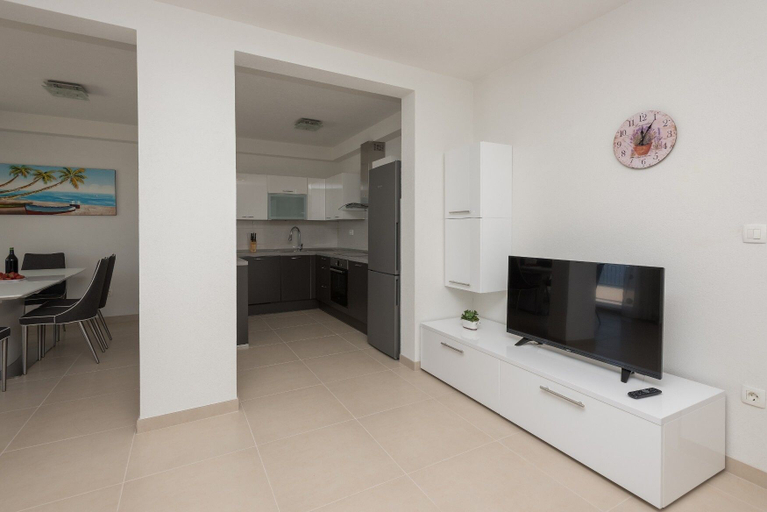 Others 5, Apartments Mladen, Podgora