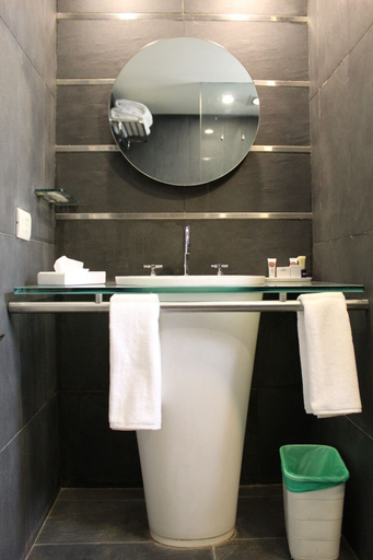 Bathroom 4, RnB Select The Clover, Gurgaon