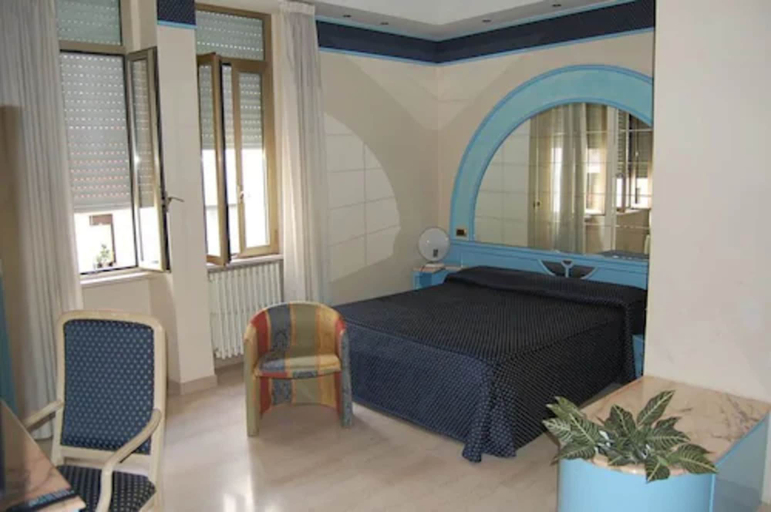 Bedroom 4, Hotel Europa, Foggia