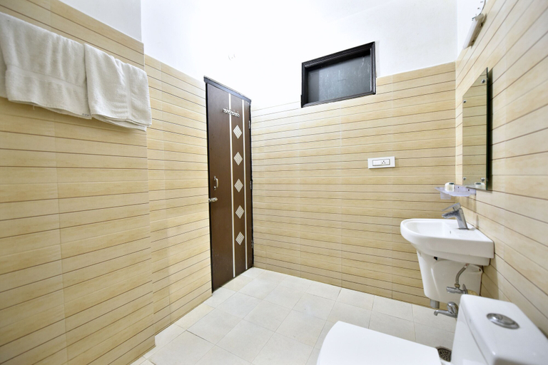 Bathroom 4, Shining Star Resort, Chamba