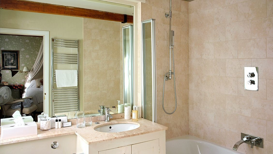 Bathroom, Cope Cottage, Oxfordshire