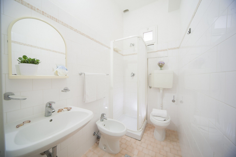 Bathroom 5, Hotel Lily, Rimini