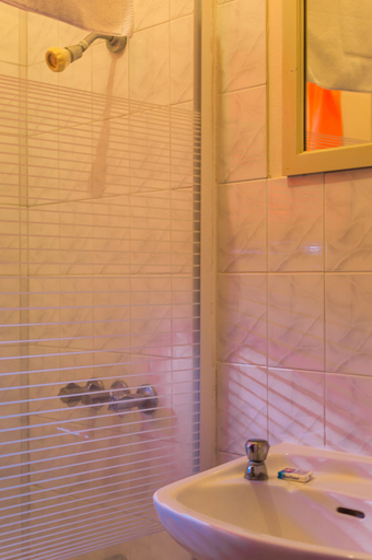 Bathroom 4, Seacrest Beach Hotel