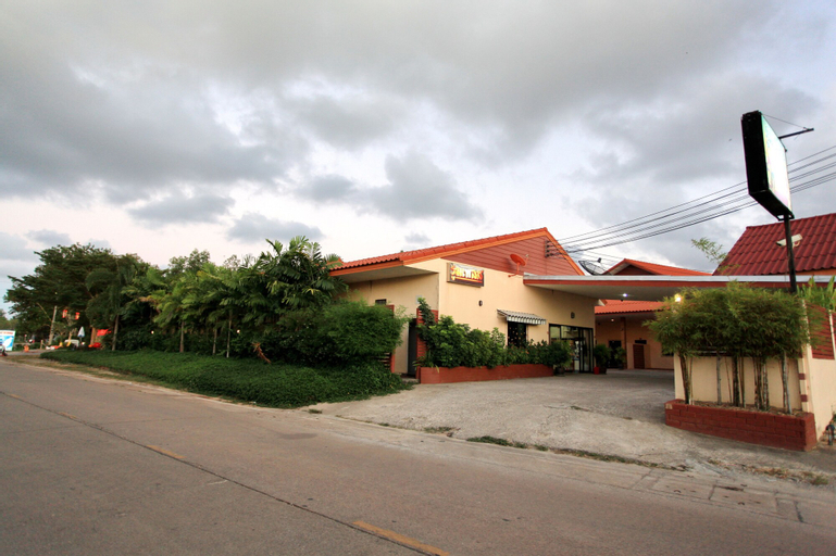 Exterior & Views 21
