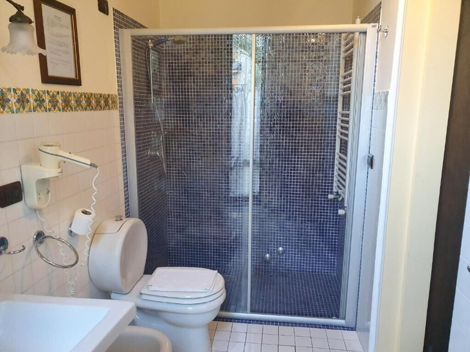 Bathroom 5, Etnea suite 668, Catania