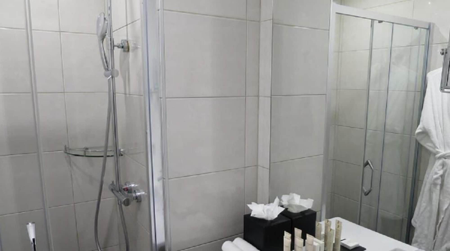 Bathroom 4, Villa Eiffel Mademoiselle, Paris