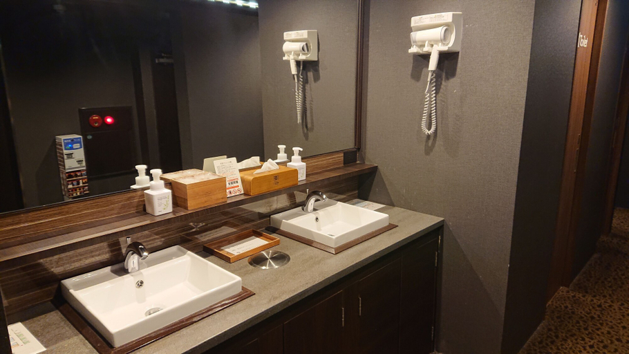 Bathroom 4, Hotel Cabin Style – Caters to Men, Okayama