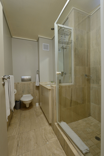 Bathroom 5, Sunstays Lagoon Beach, City of Cape Town