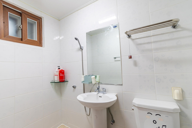 Bathroom 3, Geoje Flora Pension, Geoje