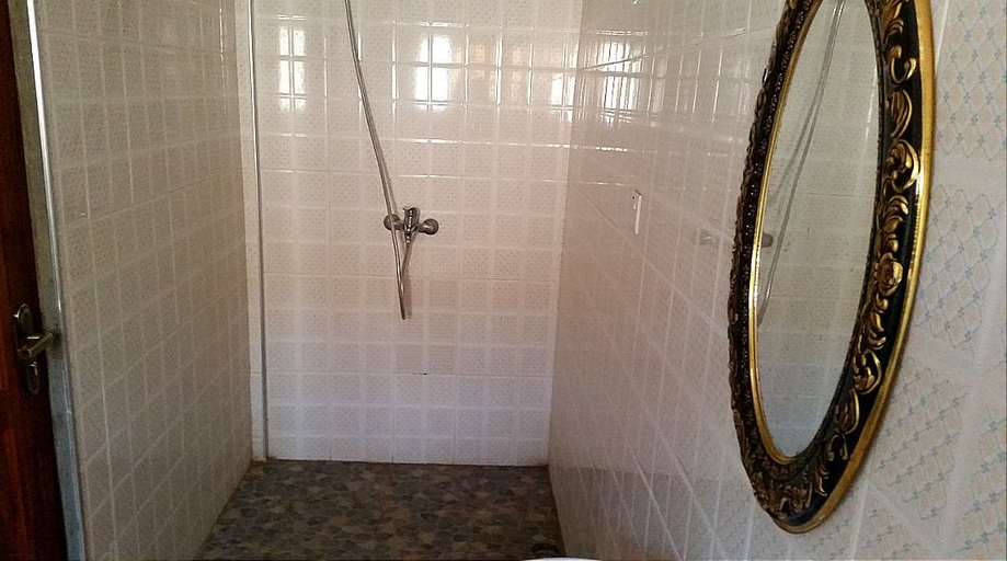 Bathroom 3, Moonlite Hotel Sunyani Airport, Sunyani