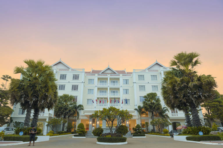 Exterior & Views, Pursat Riverside Hotel and Spa, Sampov Meas