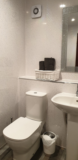 Bathroom 3, Beach Apartment - Kirkcaldy, Fife