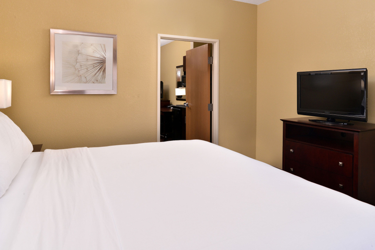 Bedroom 3, Comfort Inn & Suites Sharonville - Cincinnati North, Cincinnati