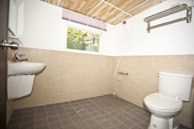 Bathroom 3, Chulu Ecological Farm B&B, Taitung