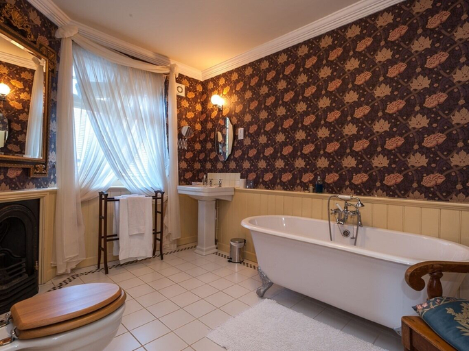 Bathroom 3, Ardwyn House, Powys