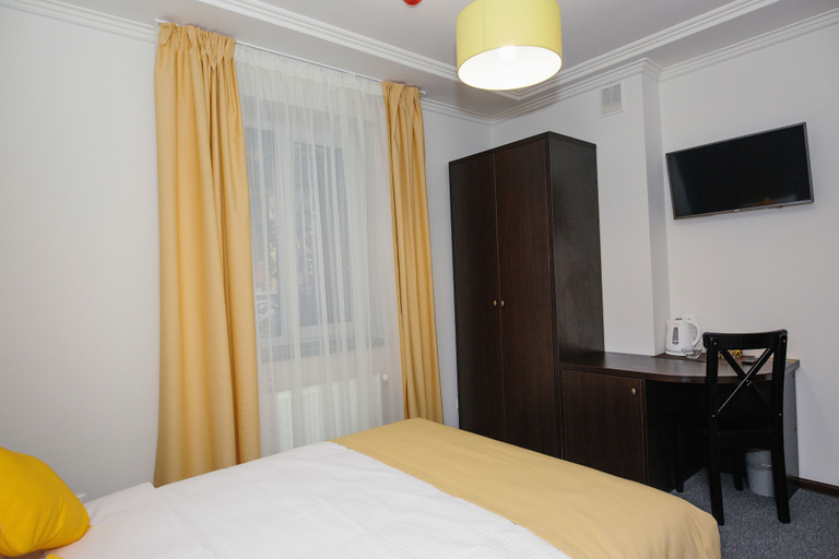 Bedroom 2, Sunny Hotel, L'vivs'ka