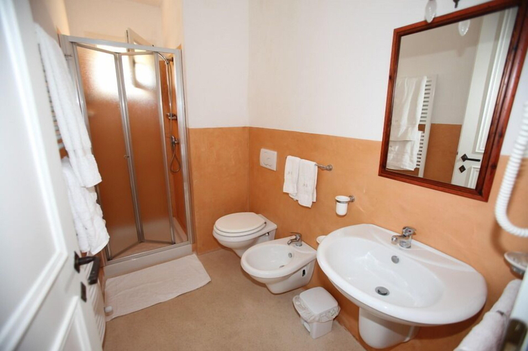 Bathroom 4, Palazzo Laura, Lecce