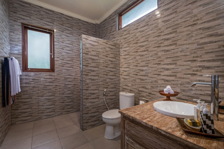 Bathroom, Puri Astina Villa, Gianyar