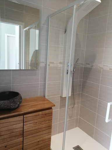 Bathroom, Le Temps d'un Reve, Gers