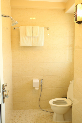 Bathroom 3, Royal City Hotel, Mandalay