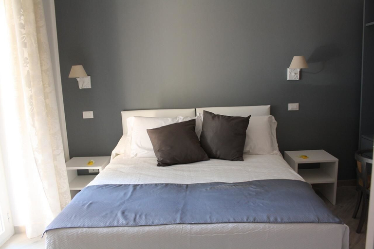 Bedroom 3, Glem Rooms and Breakfast, Genova