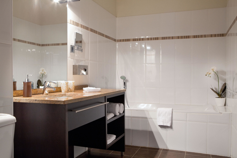 Bathroom 4, Hôtel Burgevin, Loiret