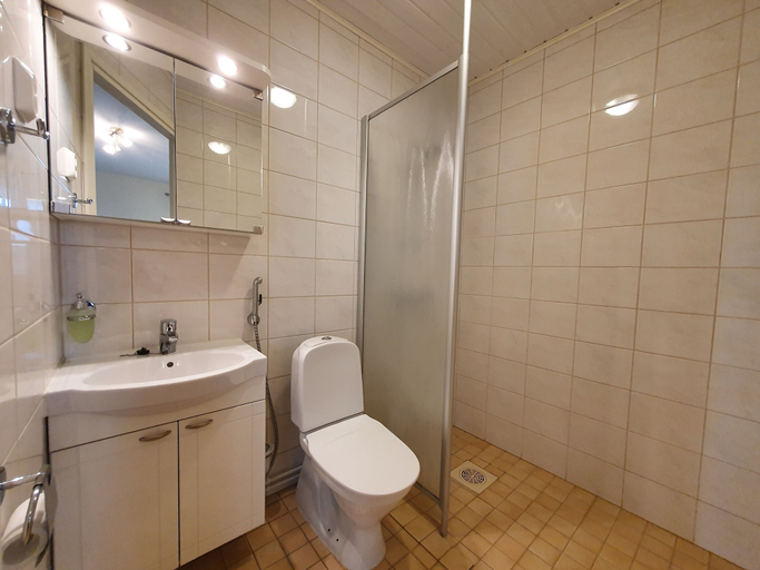 Bathroom 4, Lomamokkila, Southern Savonia