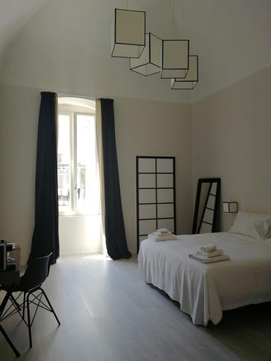 Bedroom 2, Gatto Bianco Duchessa, Bari