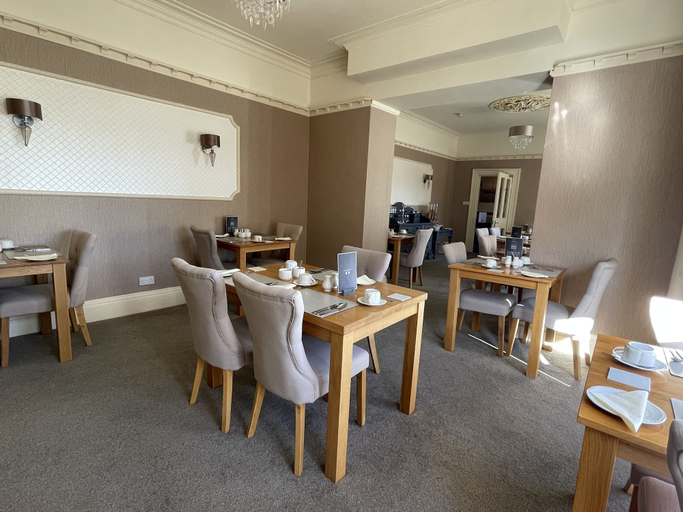 Food & Drinks 5, Lynton House, Conwy