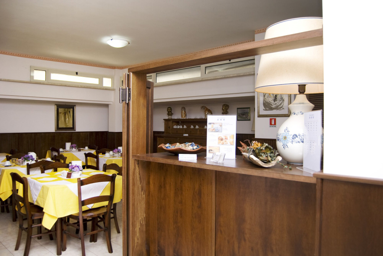 Food & Drinks 5, Hotel California, Rome