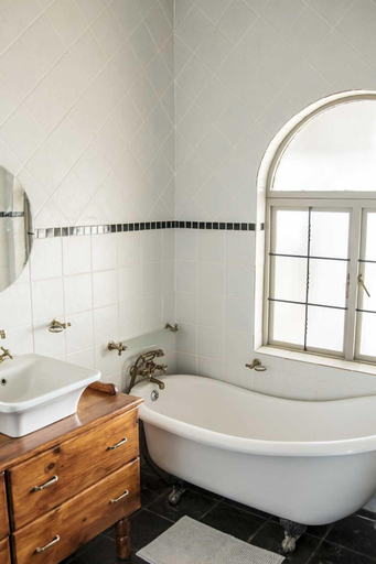 Bathroom 3, Blue Rain Guesthouse, Mangaung