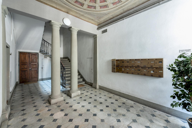 Others 2, Appartamento Pilastri 35, Florence