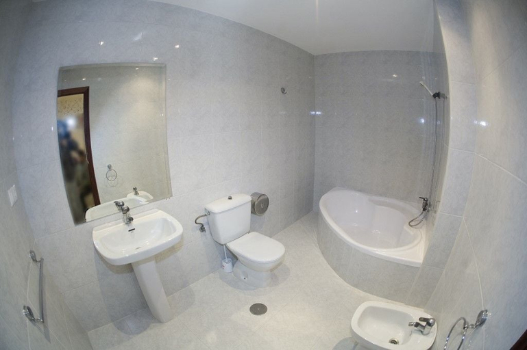 Bathroom 5, Pensión O Cruceiro da Ulla, A Coruña