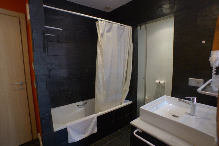 Bathroom, Hotel Castillo del Alba, Asturias